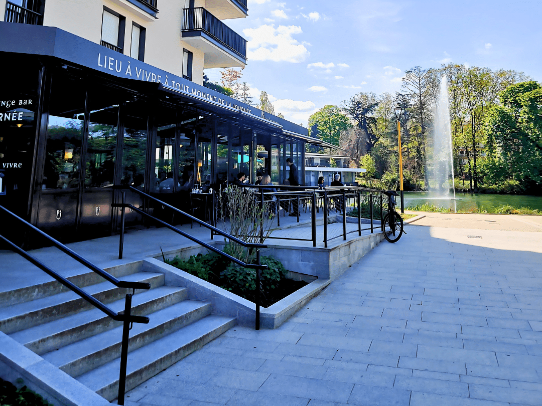 Restaurant Le Père Joseph à Rueil-Malmaison (92), lieu convivial pour événements professionnels et repas d’affaires dans les Hauts-de-Seine