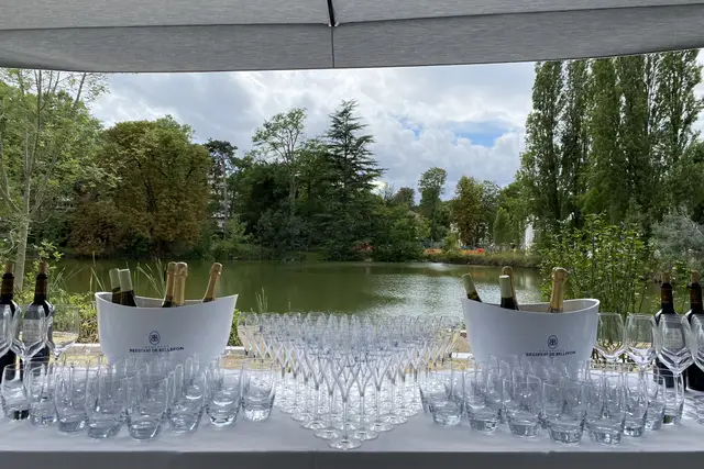 Événement mariage au bord du lac à Rueil-Malmaison au restaurant Le Père Joseph (92), lieu d’exception pour célébrer vos événements Événement mariage au bord du lac à Rueil-Malmaison au restaurant Le Père Joseph (92), lieu d’exception pour célébrer vos événements
