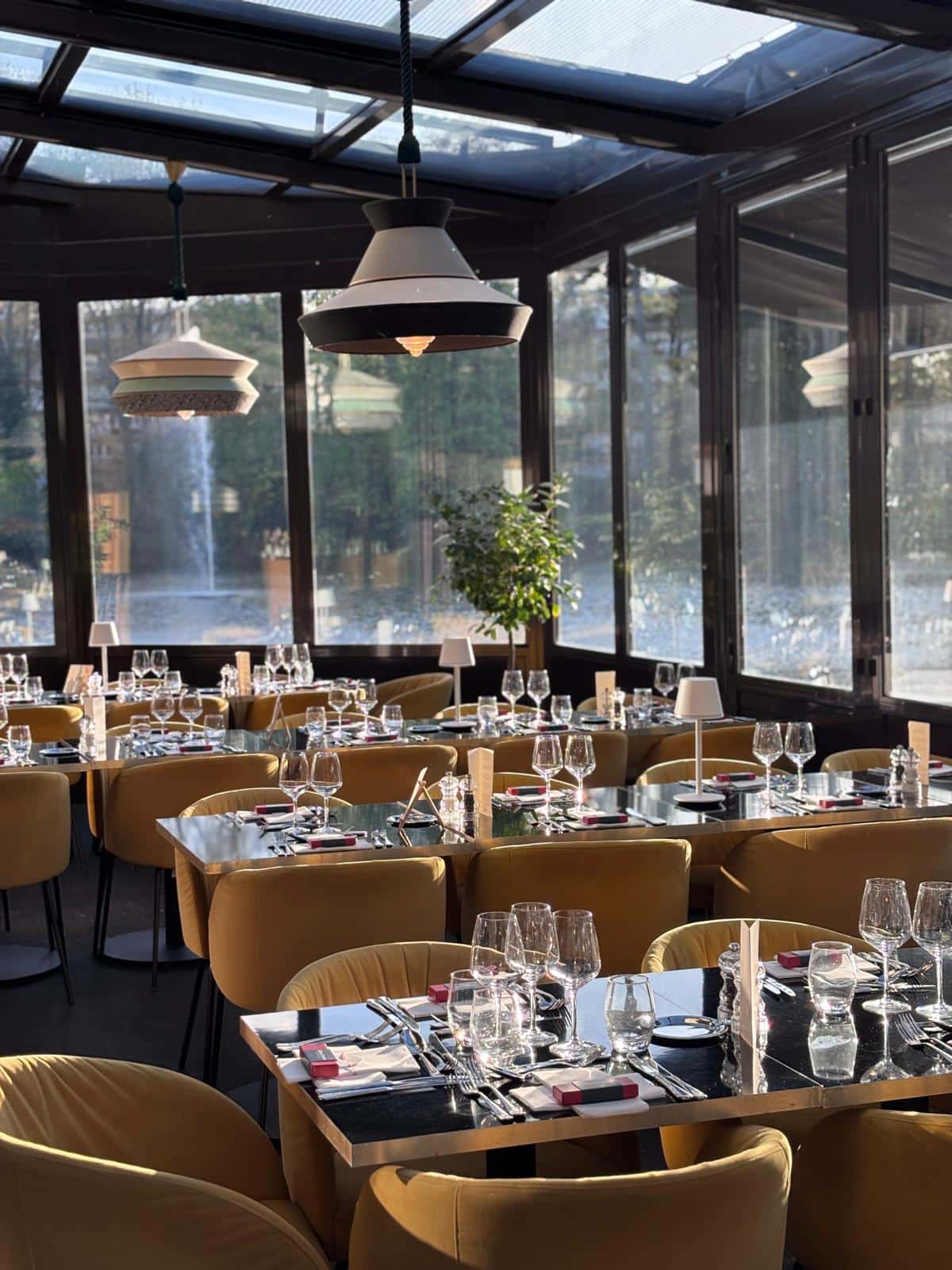 Salle de restaurant élégante pour événement privé à Rueil-Malmaison Réception de mariage civil au Père Joseph à Rueil-Malmaison